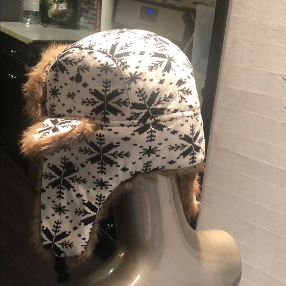 Winter hat - Picture 3 of 3